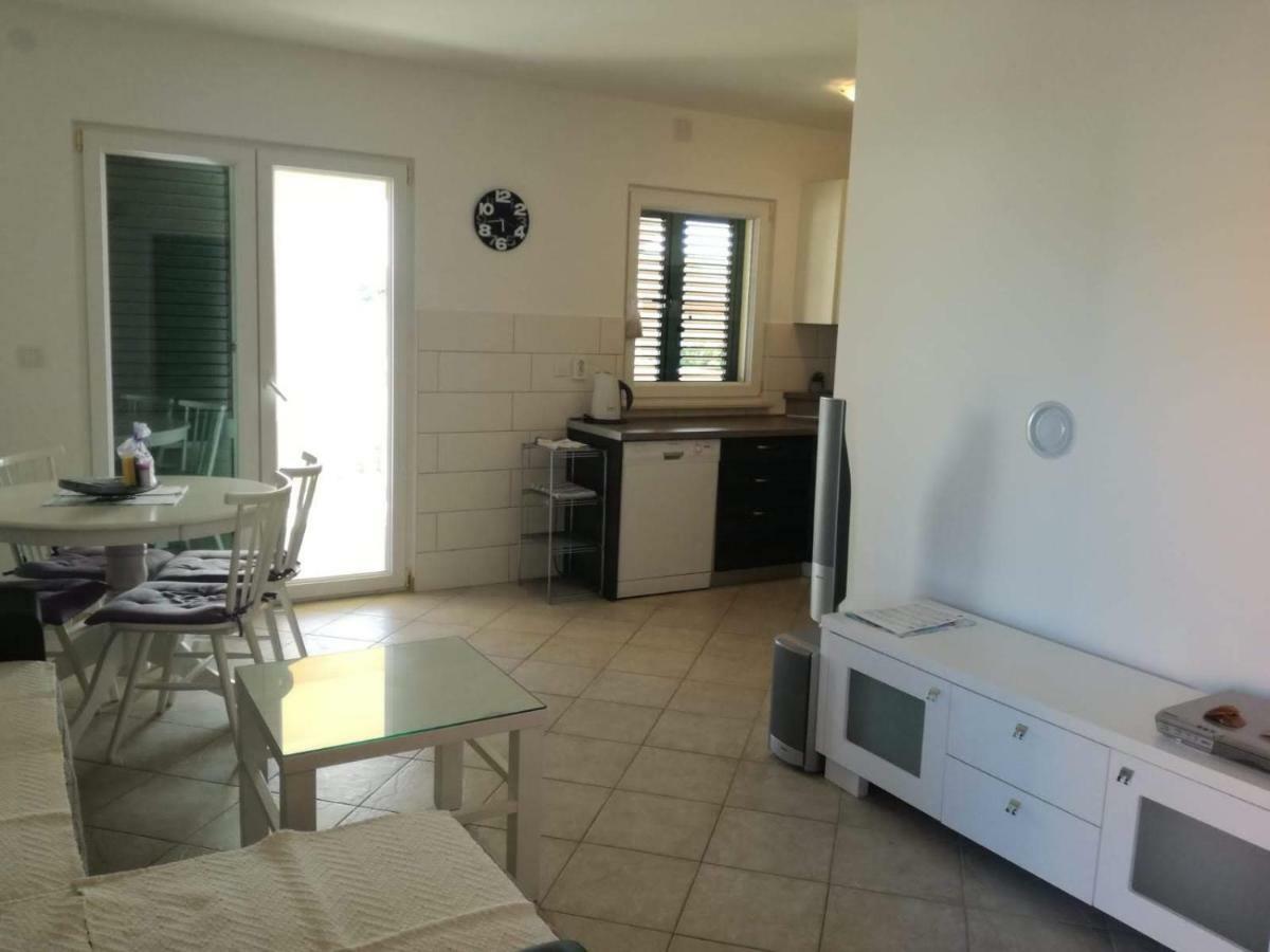 Apartman Dora Povljana Extérieur photo